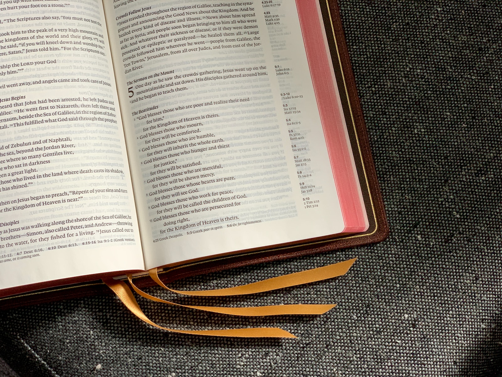 Tłumaczenie poezji: jak zachować rytm, rym i metafory?